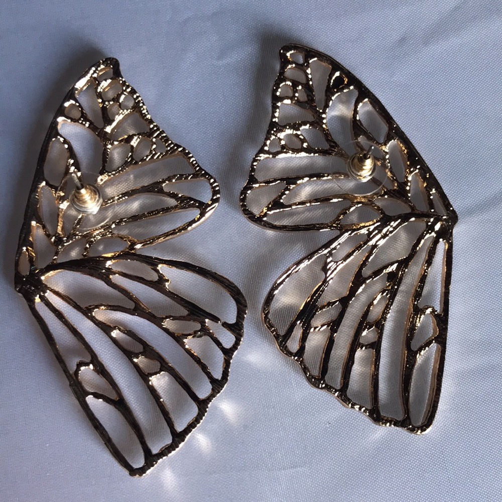 New! Gold Butterfly Earrings - Picture 11 of 13